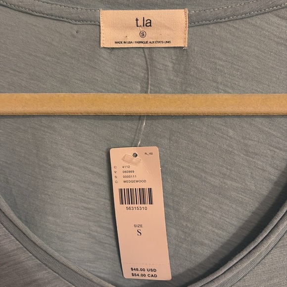 NWT Anthropologie t.la V-neck tee - Picture 2 of 5